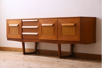 北欧家具　オーク材　Stonehill(ストーンヒル)製のサイドボード(サイドキャビネット)