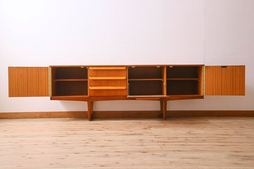 北欧家具　オーク材　Stonehill(ストーンヒル)製のサイドボード(サイドキャビネット)