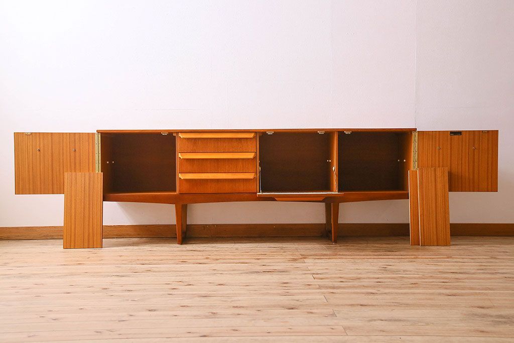 北欧家具　オーク材　Stonehill(ストーンヒル)製のサイドボード(サイドキャビネット)