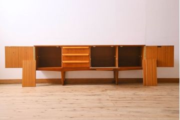 北欧家具　オーク材　Stonehill(ストーンヒル)製のサイドボード(サイドキャビネット)