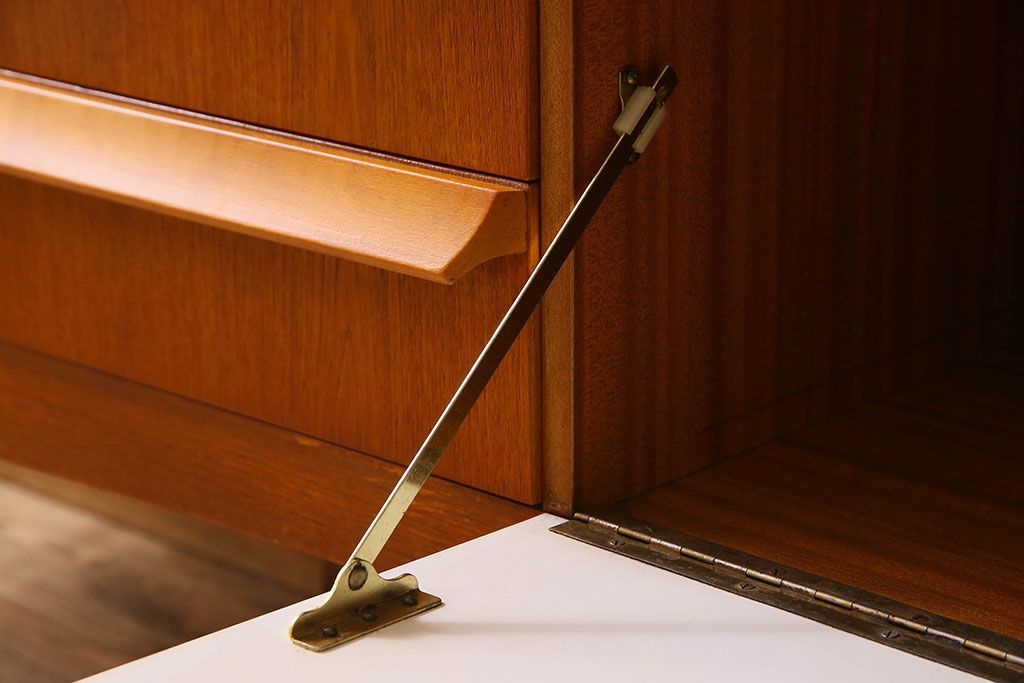 北欧家具　オーク材　Stonehill(ストーンヒル)製のサイドボード(サイドキャビネット)