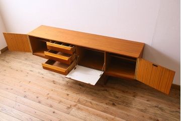 北欧家具　オーク材　Stonehill(ストーンヒル)製のサイドボード(サイドキャビネット)