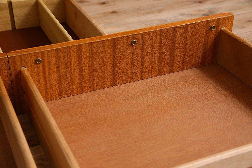 北欧家具　オーク材　Stonehill(ストーンヒル)製のサイドボード(サイドキャビネット)