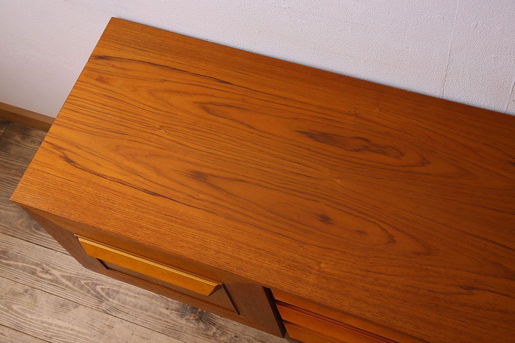 北欧家具　オーク材　Stonehill(ストーンヒル)製のサイドボード(サイドキャビネット)