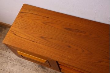 北欧家具　オーク材　Stonehill(ストーンヒル)製のサイドボード(サイドキャビネット)