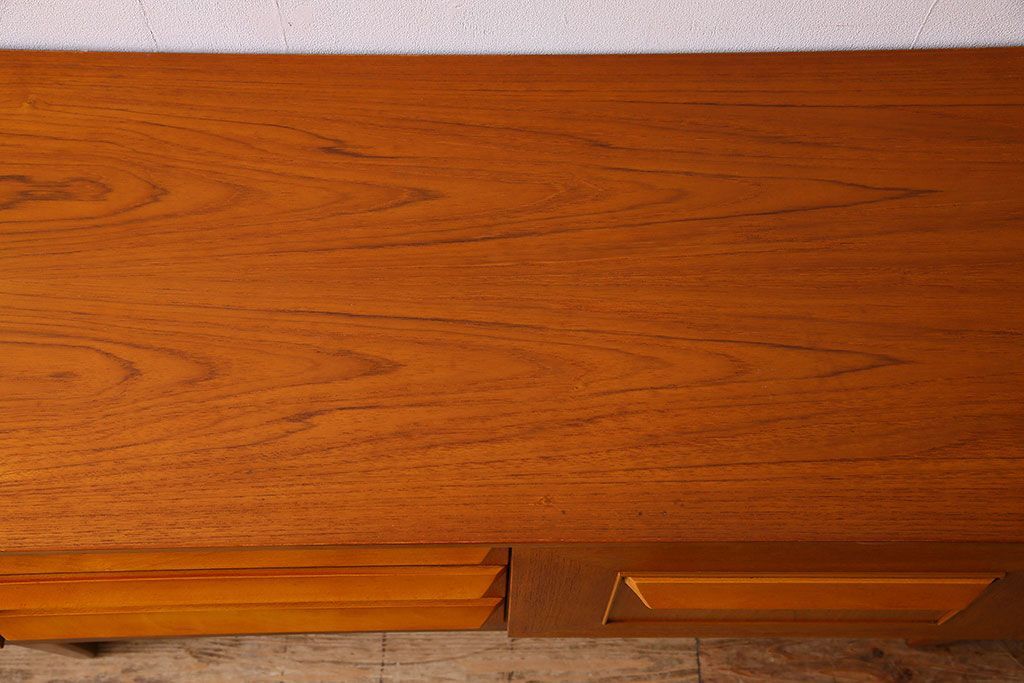 北欧家具　オーク材　Stonehill(ストーンヒル)製のサイドボード(サイドキャビネット)