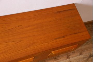 北欧家具　オーク材　Stonehill(ストーンヒル)製のサイドボード(サイドキャビネット)