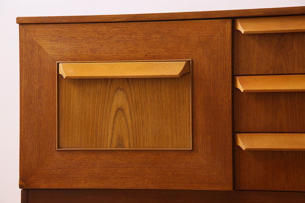 北欧家具　オーク材　Stonehill(ストーンヒル)製のサイドボード(サイドキャビネット)