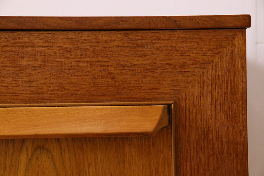 北欧家具　オーク材　Stonehill(ストーンヒル)製のサイドボード(サイドキャビネット)