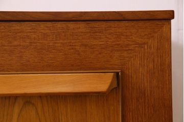 北欧家具　オーク材　Stonehill(ストーンヒル)製のサイドボード(サイドキャビネット)