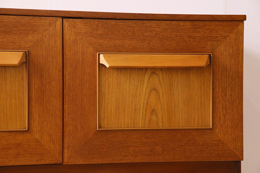 北欧家具　オーク材　Stonehill(ストーンヒル)製のサイドボード(サイドキャビネット)