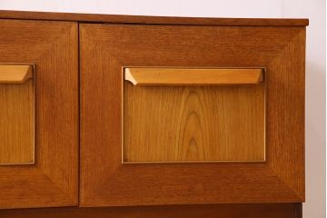 北欧家具　オーク材　Stonehill(ストーンヒル)製のサイドボード(サイドキャビネット)