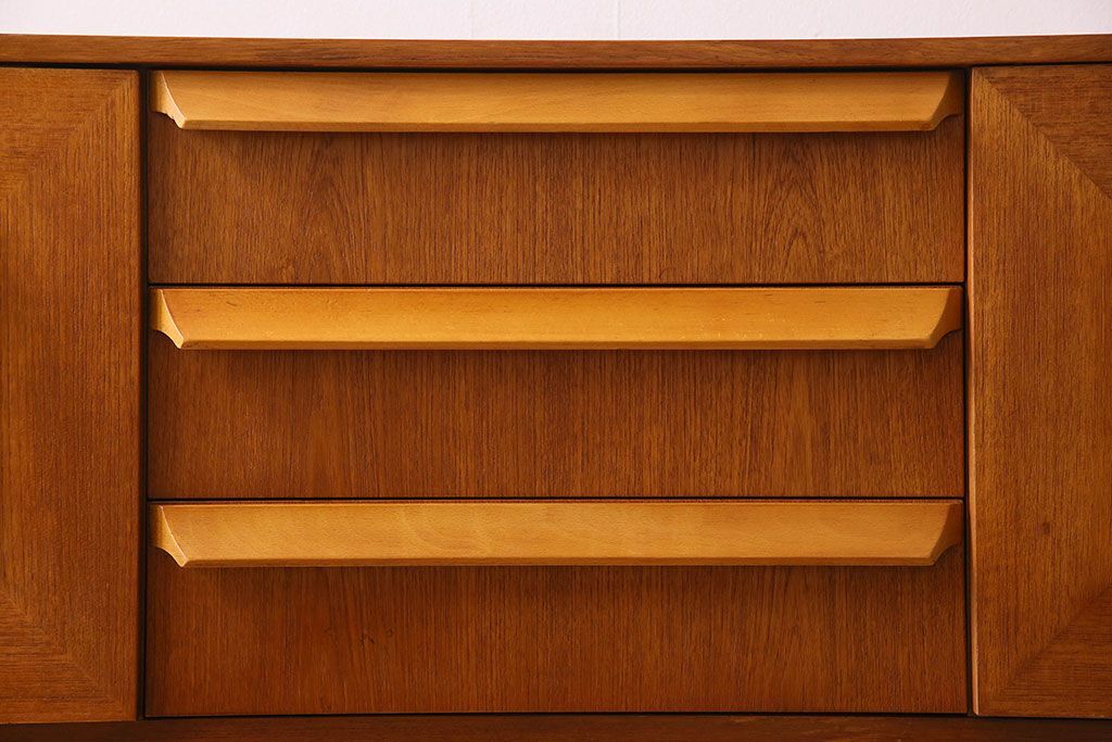 北欧家具　オーク材　Stonehill(ストーンヒル)製のサイドボード(サイドキャビネット)