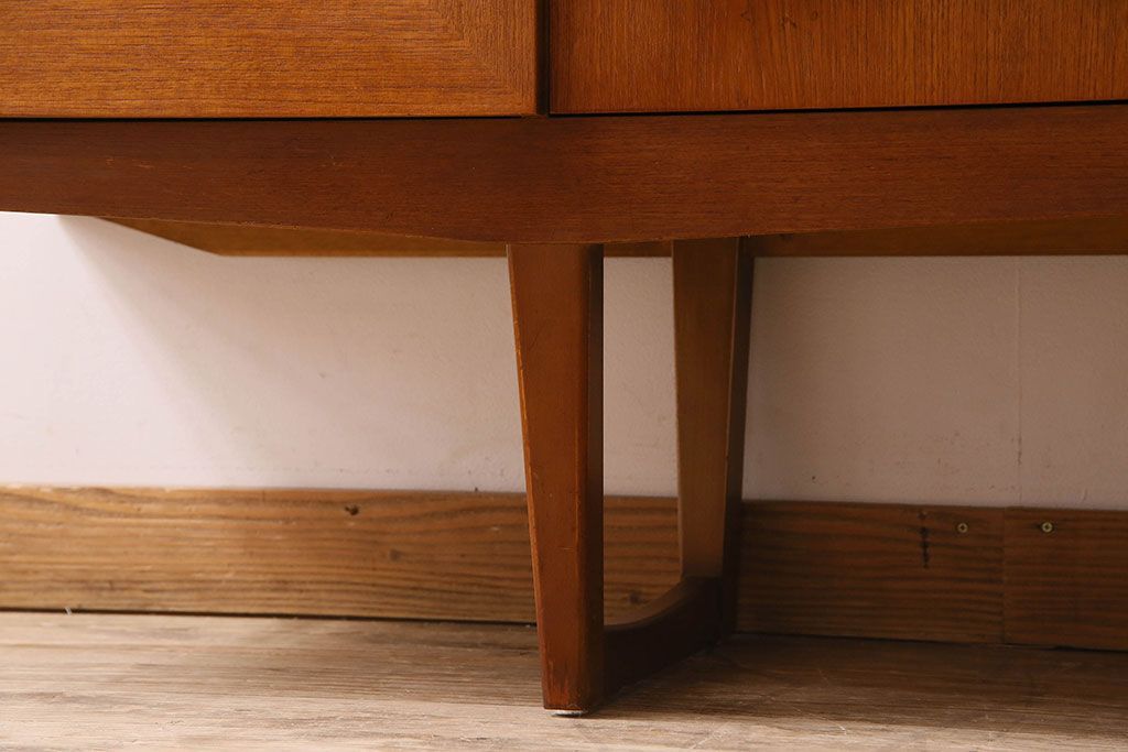 北欧家具　オーク材　Stonehill(ストーンヒル)製のサイドボード(サイドキャビネット)