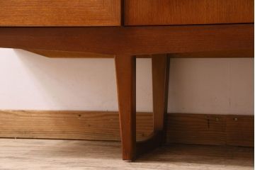 北欧家具　オーク材　Stonehill(ストーンヒル)製のサイドボード(サイドキャビネット)