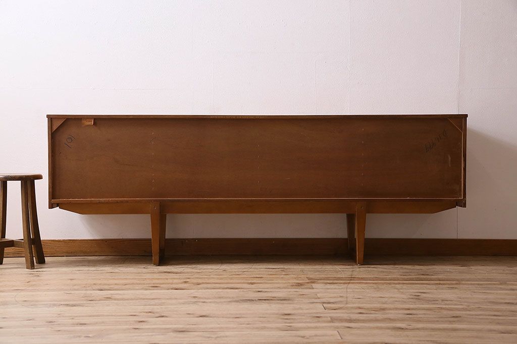 北欧家具　オーク材　Stonehill(ストーンヒル)製のサイドボード(サイドキャビネット)