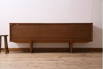 北欧家具　オーク材　Stonehill(ストーンヒル)製のサイドボード(サイドキャビネット)