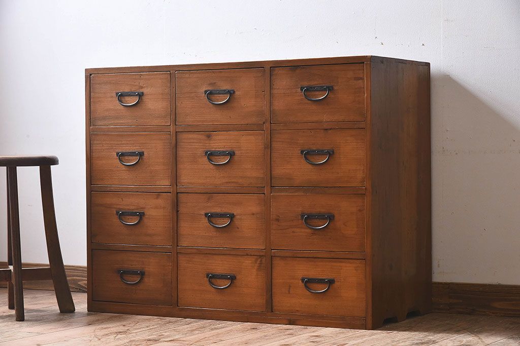 アンティーク家具　和製アンティーク　檜材製12杯引き出し(ドロワー、チェスト)(2)