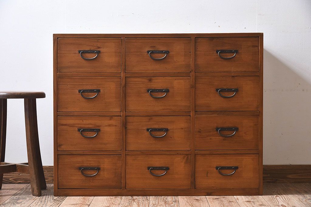 アンティーク家具　和製アンティーク　檜材製12杯引き出し(ドロワー、チェスト)(2)