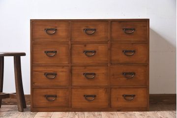 アンティーク家具　和製アンティーク　檜材製12杯引き出し(ドロワー、チェスト)(2)