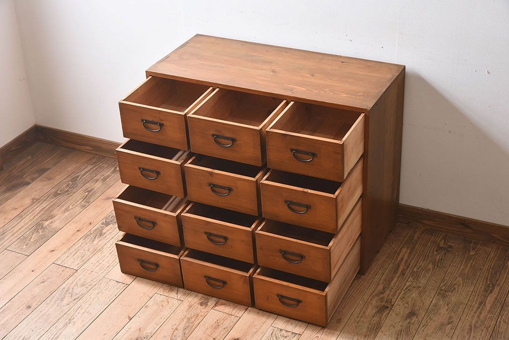 アンティーク家具　和製アンティーク　檜材製12杯引き出し(ドロワー、チェスト)(2)