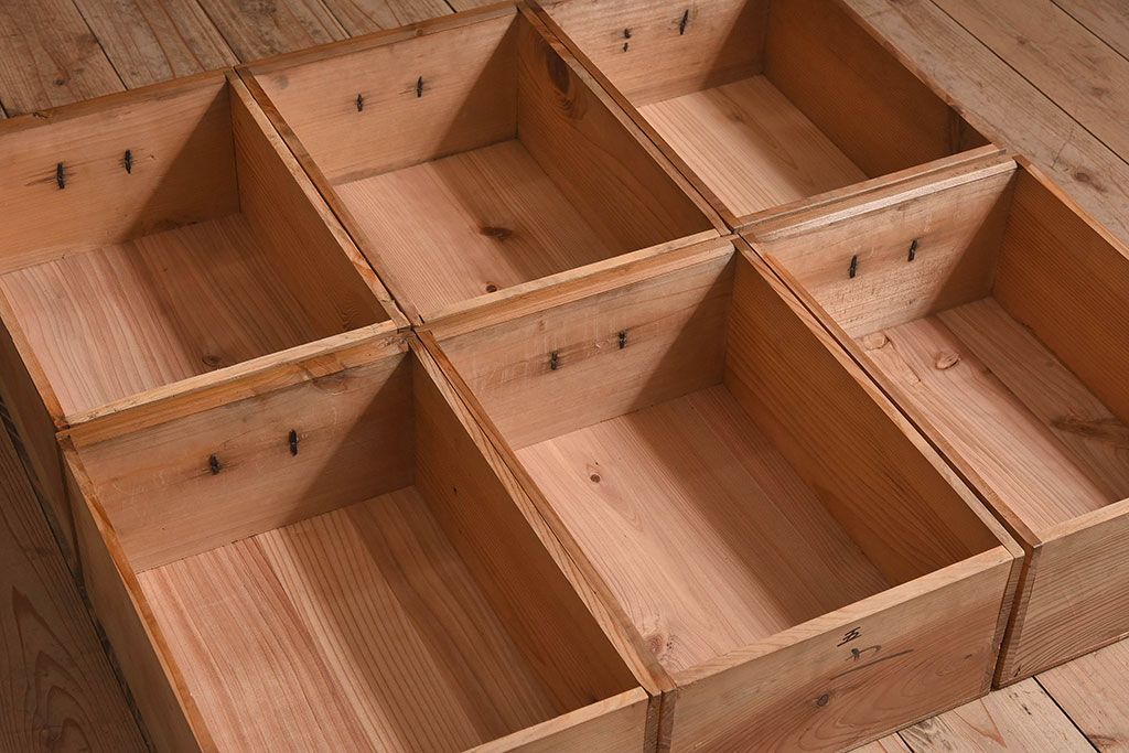 アンティーク家具　和製アンティーク　檜材製12杯引き出し(ドロワー、チェスト)(2)
