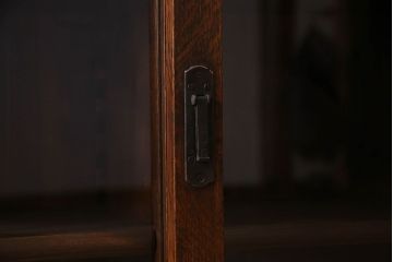 アンティーク家具　ナラ材製　大正ロマン　上質なデザインの収納棚(戸棚)