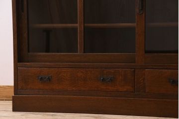 アンティーク家具　ナラ材製　大正ロマン　上質なデザインの収納棚(戸棚)