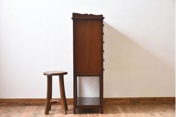 アンティーク家具　イギリスアンティーク　マホガニー材　上品な佇まいのチェスト