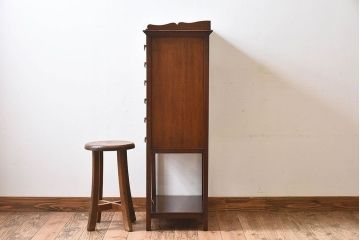アンティーク家具　イギリスアンティーク　マホガニー材　上品な佇まいのチェスト