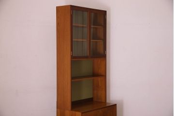 アンティーク家具　G-PLAN(ジープラン)　チーク材　スタイリッシュなデザインのキャビネット