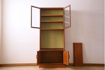 アンティーク家具　G-PLAN(ジープラン)　チーク材　スタイリッシュなデザインのキャビネット