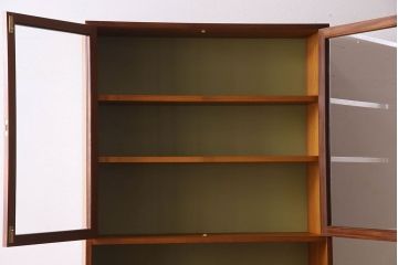 アンティーク家具　G-PLAN(ジープラン)　チーク材　スタイリッシュなデザインのキャビネット