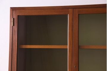 アンティーク家具　G-PLAN(ジープラン)　チーク材　スタイリッシュなデザインのキャビネット
