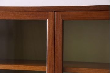 アンティーク家具　G-PLAN(ジープラン)　チーク材　スタイリッシュなデザインのキャビネット