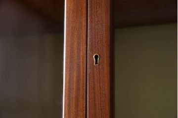 アンティーク家具　G-PLAN(ジープラン)　チーク材　スタイリッシュなデザインのキャビネット