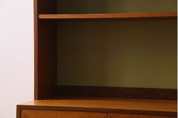 アンティーク家具　G-PLAN(ジープラン)　チーク材　スタイリッシュなデザインのキャビネット