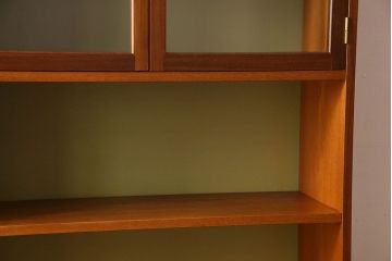 アンティーク家具　G-PLAN(ジープラン)　チーク材　スタイリッシュなデザインのキャビネット