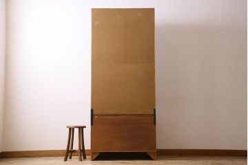 アンティーク家具　G-PLAN(ジープラン)　チーク材　スタイリッシュなデザインのキャビネット