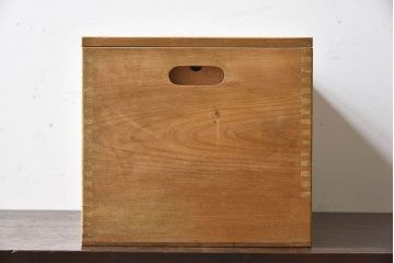 アンティーク雑貨　昭和レトロ　ナラ材製　シンプルなデザインの小箱