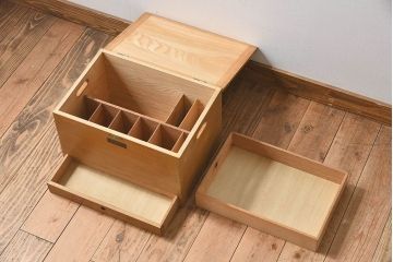 アンティーク雑貨　昭和レトロ　ナラ材製　シンプルなデザインの小箱