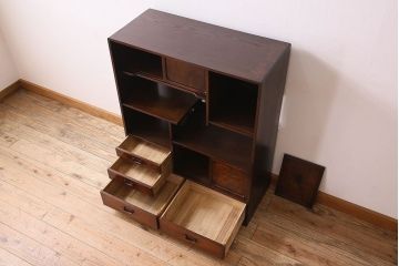 アンティーク家具　和製アンティーク　高級品　三方桑材の茶箪笥(茶棚、飾り棚、陳列棚)