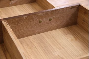 アンティーク家具　和製アンティーク　高級品　三方桑材の茶箪笥(茶棚、飾り棚、陳列棚)