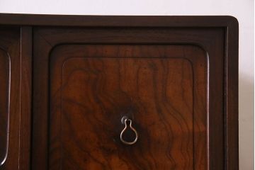 アンティーク家具　和製アンティーク　高級品　三方桑材の茶箪笥(茶棚、飾り棚、陳列棚)