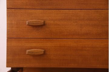 北欧家具　チーク材製　脚のデザインがお洒落なチェスト(引き出し)
