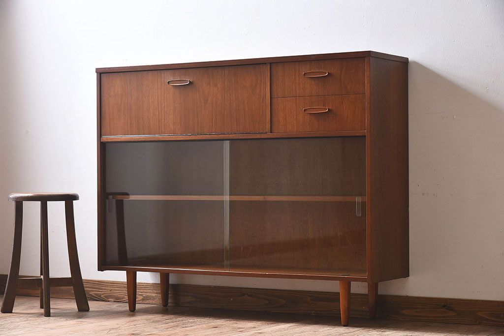 アンティーク家具　AVALON製　チーク材　引き出し付きガラスキャビネット(サイドボード)