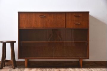 アンティーク家具　AVALON製　チーク材　引き出し付きガラスキャビネット(サイドボード)