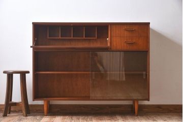 アンティーク家具　AVALON製　チーク材　引き出し付きガラスキャビネット(サイドボード)