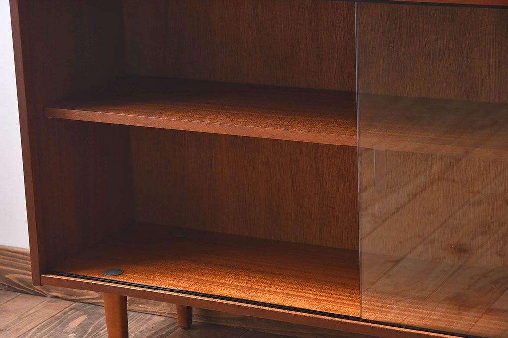 アンティーク家具　AVALON製　チーク材　引き出し付きガラスキャビネット(サイドボード)