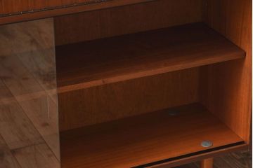 アンティーク家具　AVALON製　チーク材　引き出し付きガラスキャビネット(サイドボード)